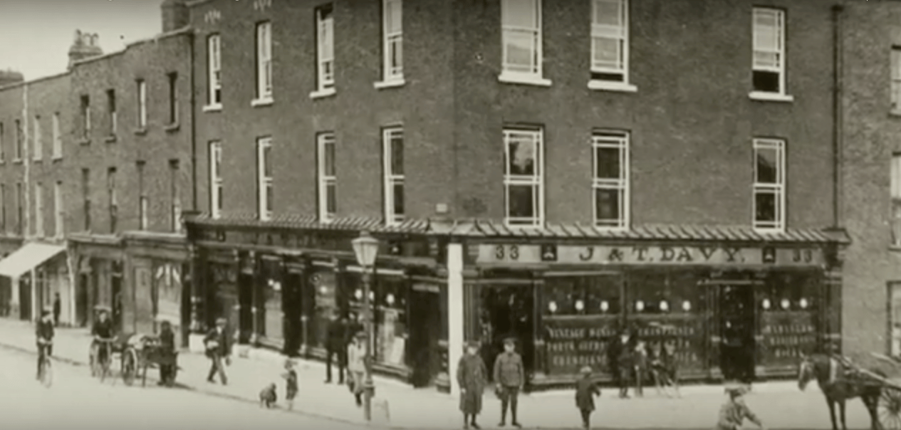 Davy's pub at Portobello bridge