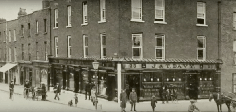 Davy's pub at Portobello bridge